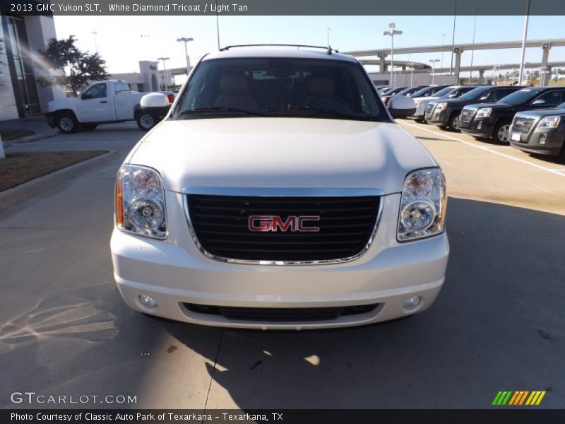 White Diamond Tricoat / Light Tan 2013 GMC Yukon SLT