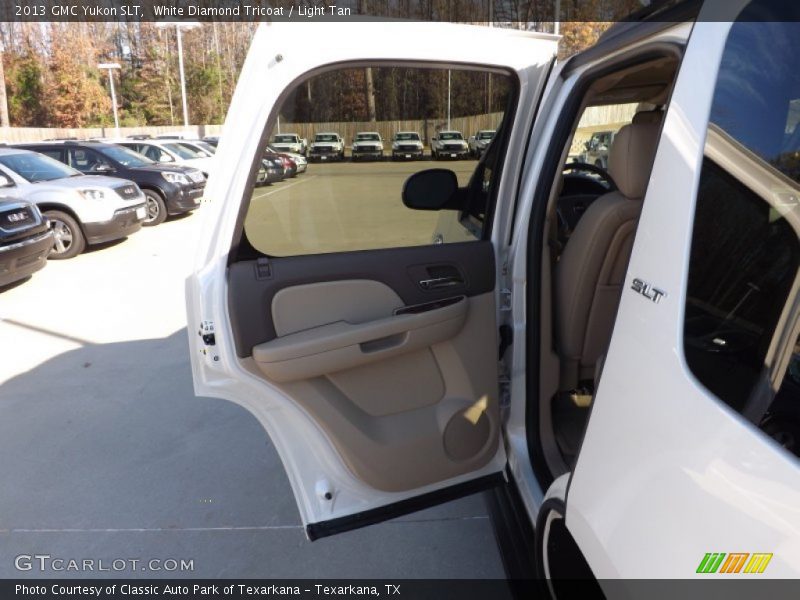 White Diamond Tricoat / Light Tan 2013 GMC Yukon SLT