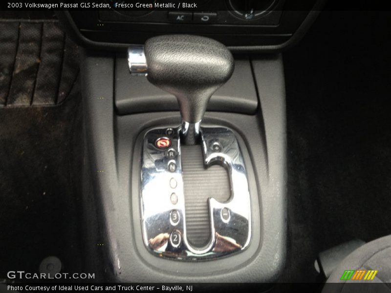 Fresco Green Metallic / Black 2003 Volkswagen Passat GLS Sedan