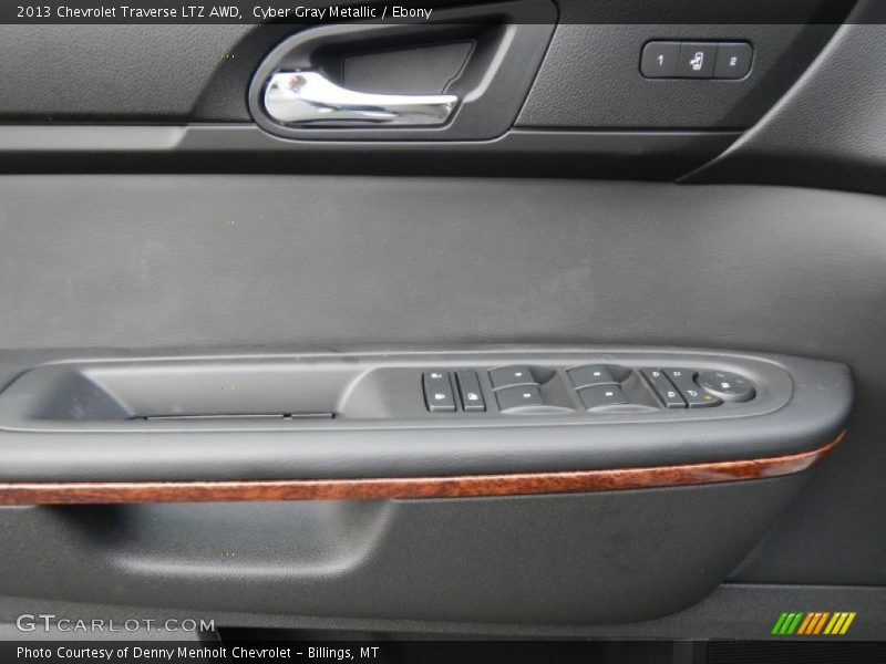 Controls of 2013 Traverse LTZ AWD