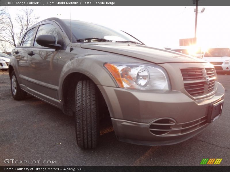 Light Khaki Metallic / Pastel Pebble Beige 2007 Dodge Caliber SE
