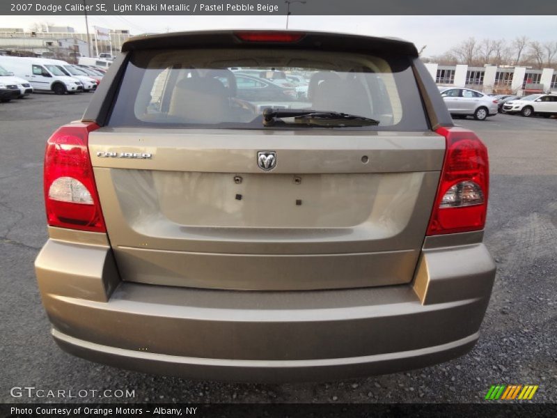 Light Khaki Metallic / Pastel Pebble Beige 2007 Dodge Caliber SE