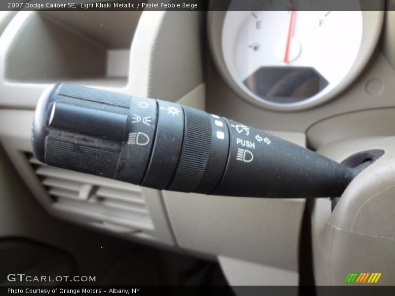 Light Khaki Metallic / Pastel Pebble Beige 2007 Dodge Caliber SE