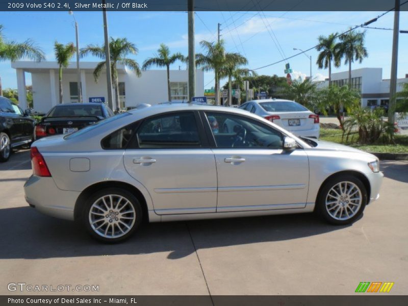 Silver Metallic / Off Black 2009 Volvo S40 2.4i