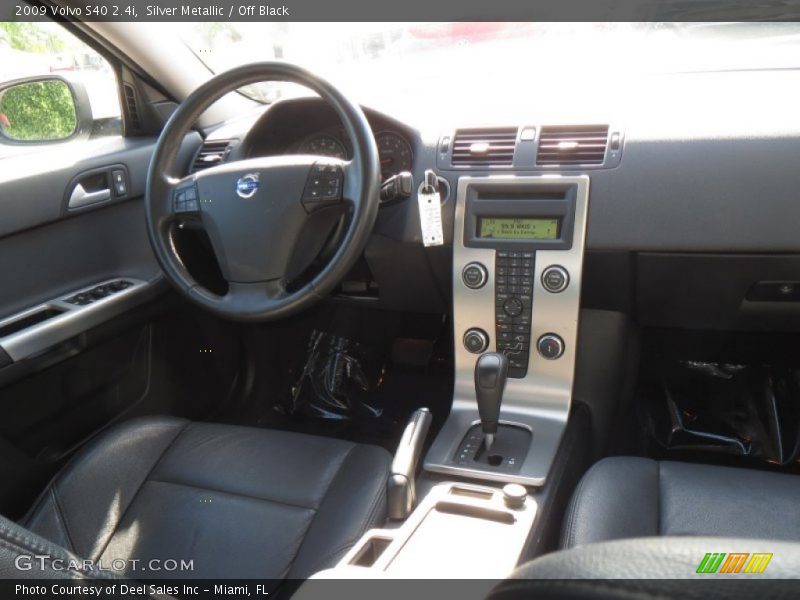 Silver Metallic / Off Black 2009 Volvo S40 2.4i
