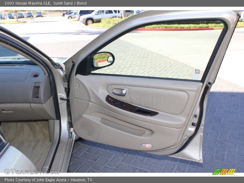 Sunlit Sand / Blond 2003 Nissan Maxima GLE