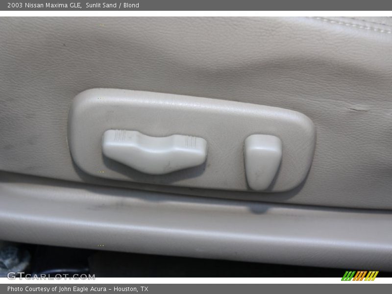 Sunlit Sand / Blond 2003 Nissan Maxima GLE