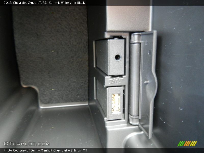 Summit White / Jet Black 2013 Chevrolet Cruze LT/RS