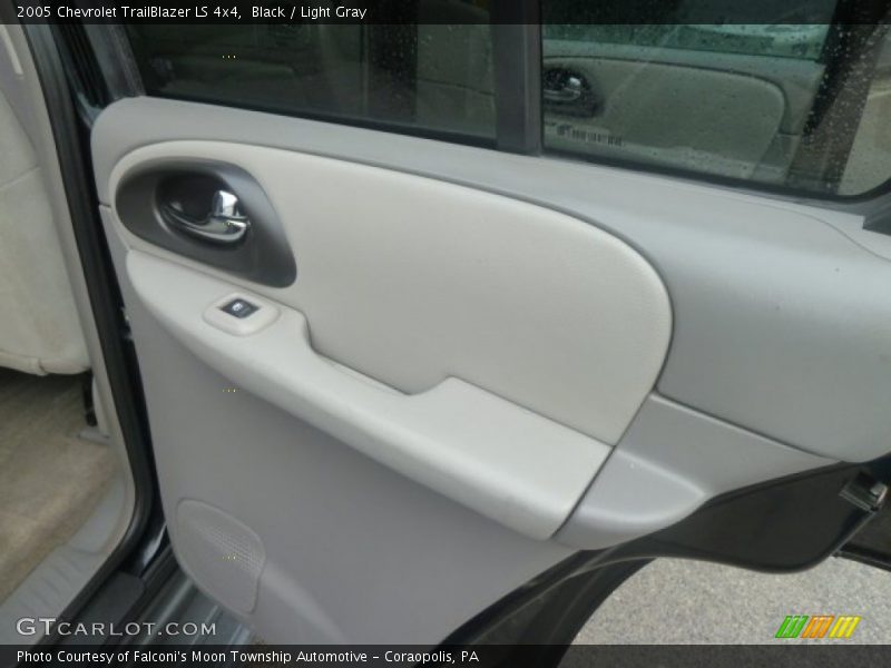 Black / Light Gray 2005 Chevrolet TrailBlazer LS 4x4