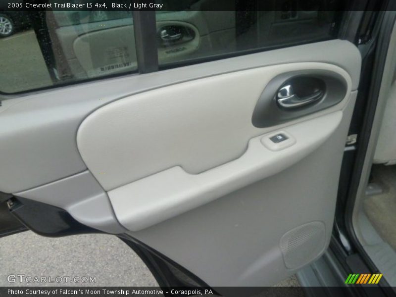 Black / Light Gray 2005 Chevrolet TrailBlazer LS 4x4