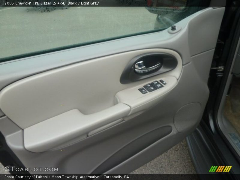 Black / Light Gray 2005 Chevrolet TrailBlazer LS 4x4