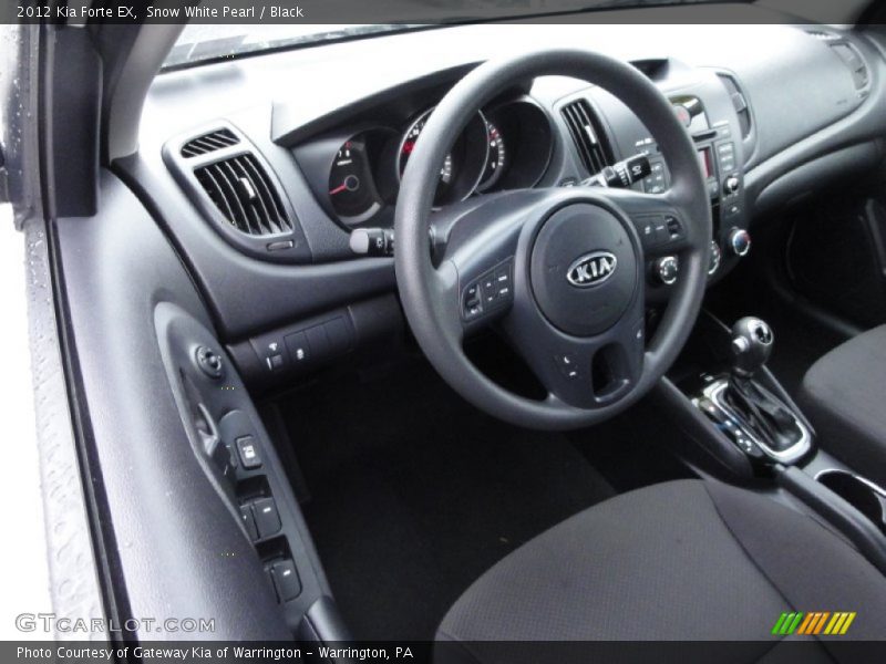 Snow White Pearl / Black 2012 Kia Forte EX