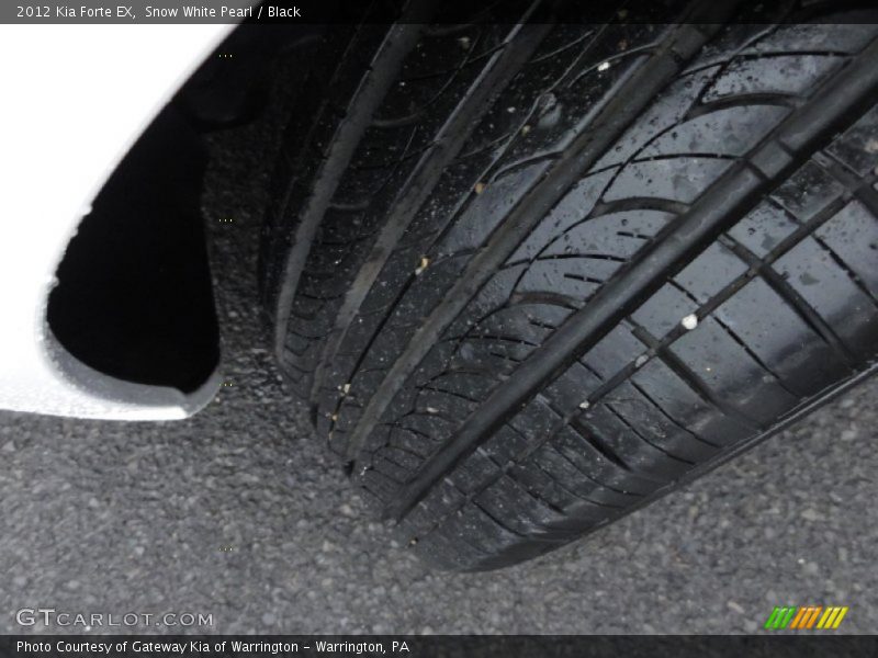 Snow White Pearl / Black 2012 Kia Forte EX