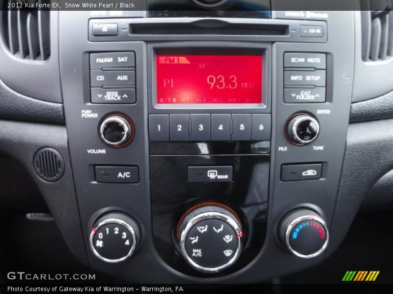 Snow White Pearl / Black 2012 Kia Forte EX
