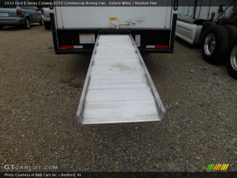 Oxford White / Medium Flint 2010 Ford E Series Cutaway E350 Commercial Moving Van