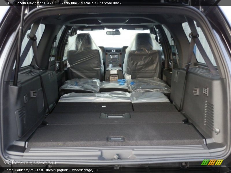  2013 Navigator L 4x4 Trunk