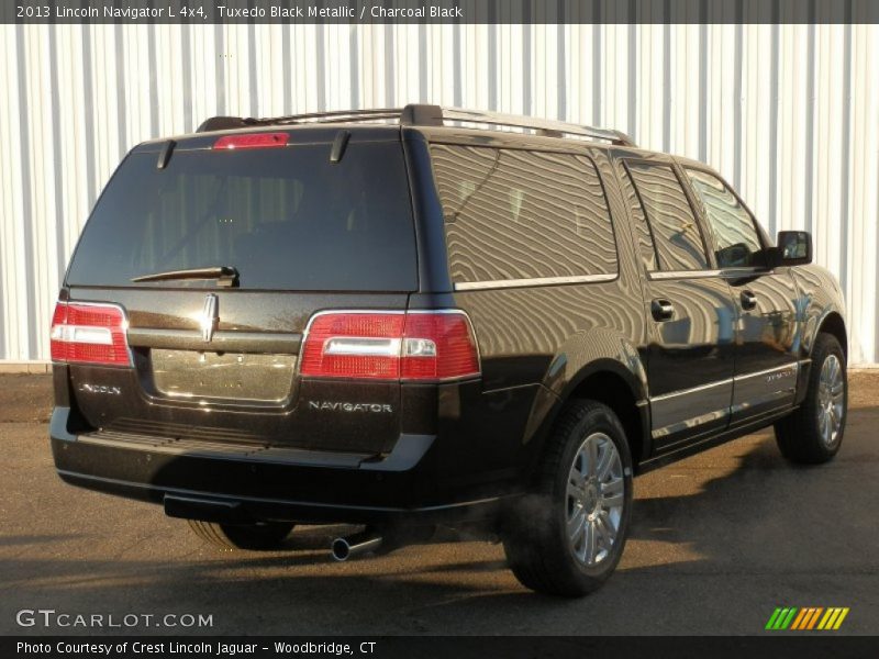 Tuxedo Black Metallic / Charcoal Black 2013 Lincoln Navigator L 4x4