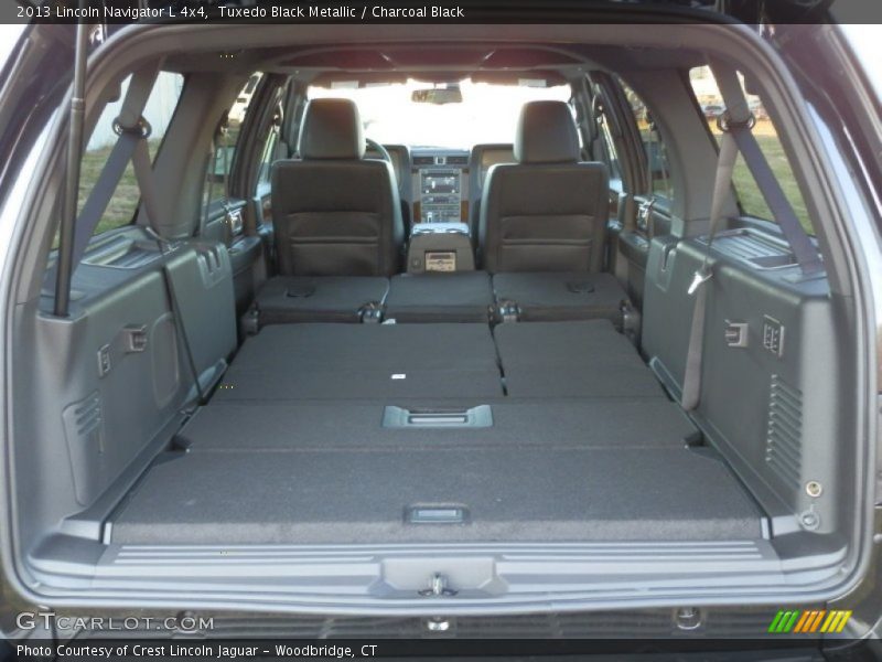  2013 Navigator L 4x4 Trunk