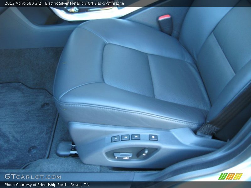Front Seat of 2013 S80 3.2