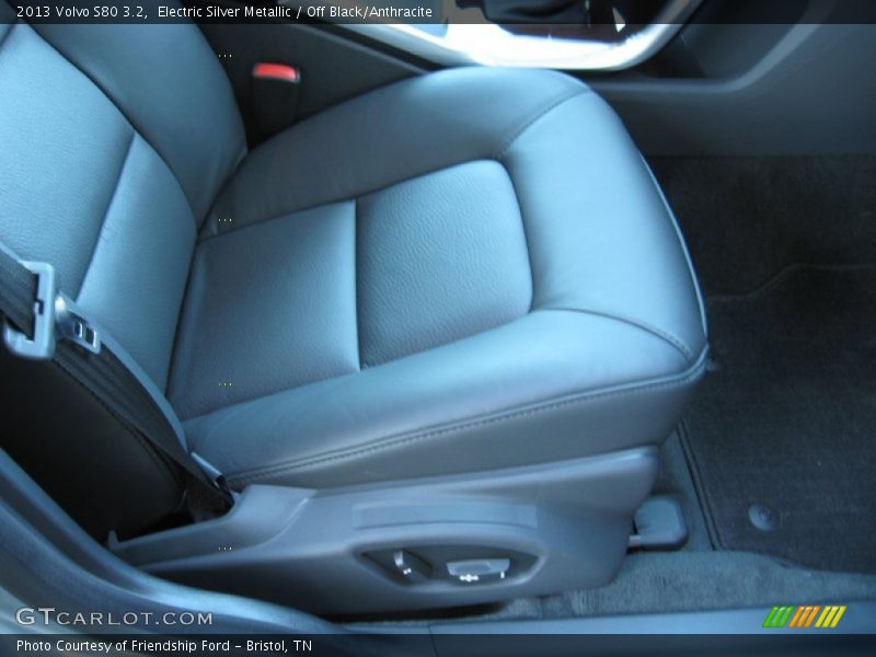 Front Seat of 2013 S80 3.2