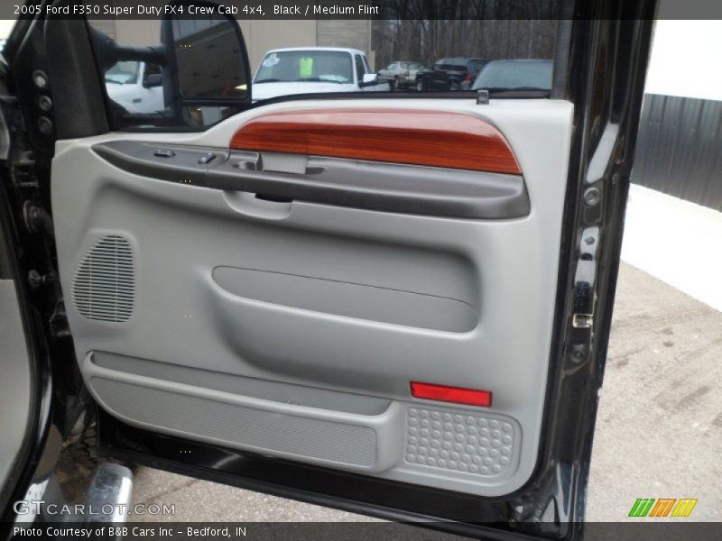 Door Panel of 2005 F350 Super Duty FX4 Crew Cab 4x4