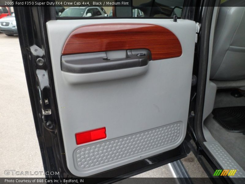 Door Panel of 2005 F350 Super Duty FX4 Crew Cab 4x4