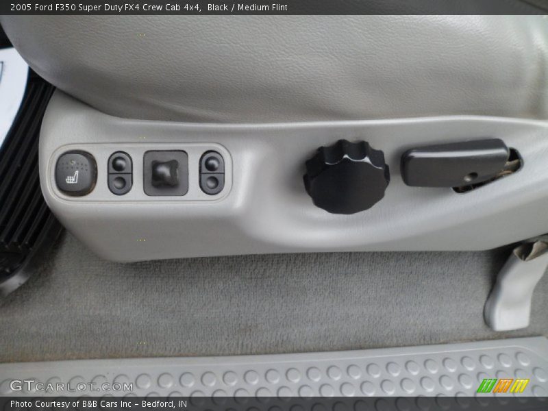 Controls of 2005 F350 Super Duty FX4 Crew Cab 4x4