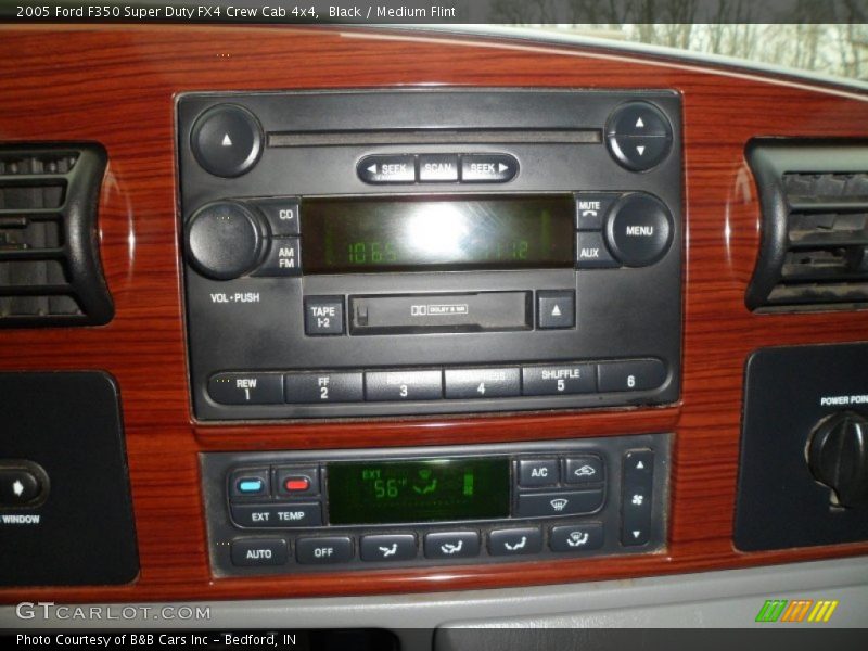 Controls of 2005 F350 Super Duty FX4 Crew Cab 4x4