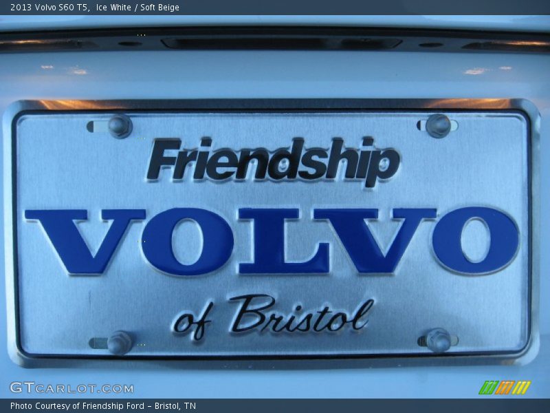 Ice White / Soft Beige 2013 Volvo S60 T5