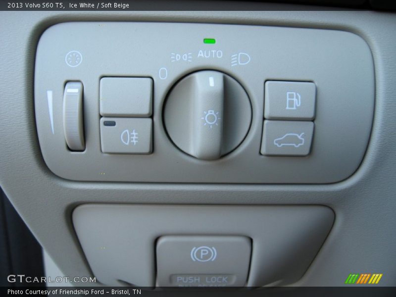 Ice White / Soft Beige 2013 Volvo S60 T5