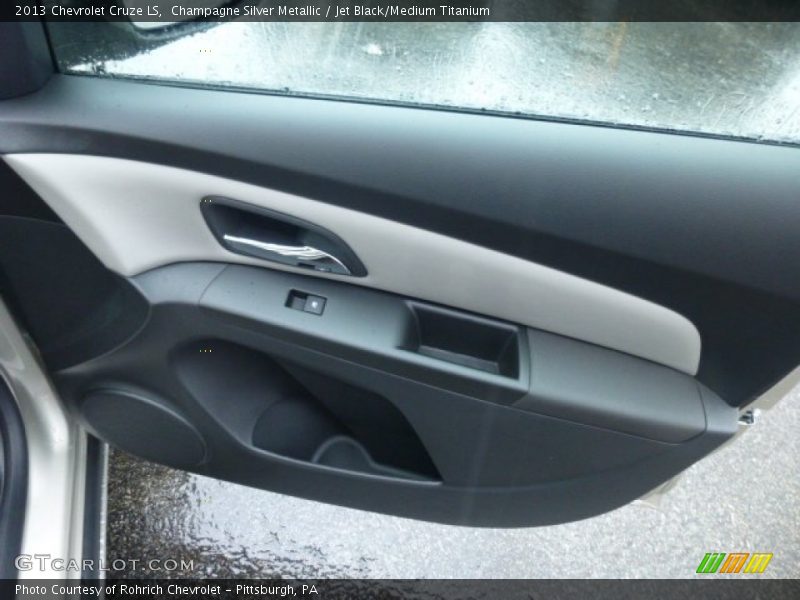 Champagne Silver Metallic / Jet Black/Medium Titanium 2013 Chevrolet Cruze LS