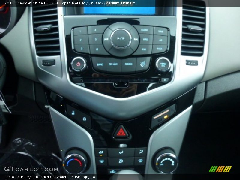 Blue Topaz Metallic / Jet Black/Medium Titanium 2013 Chevrolet Cruze LS