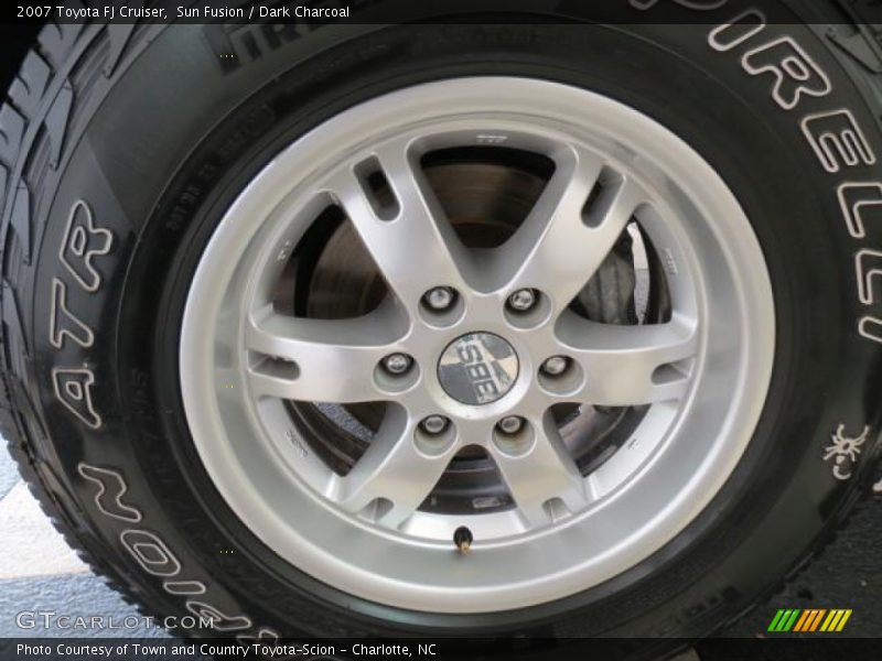Sun Fusion / Dark Charcoal 2007 Toyota FJ Cruiser