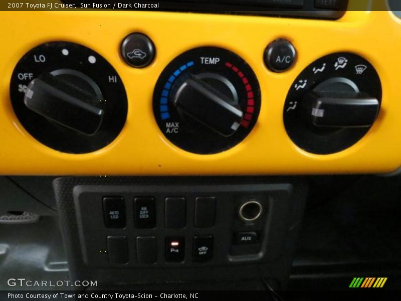 Controls of 2007 FJ Cruiser 