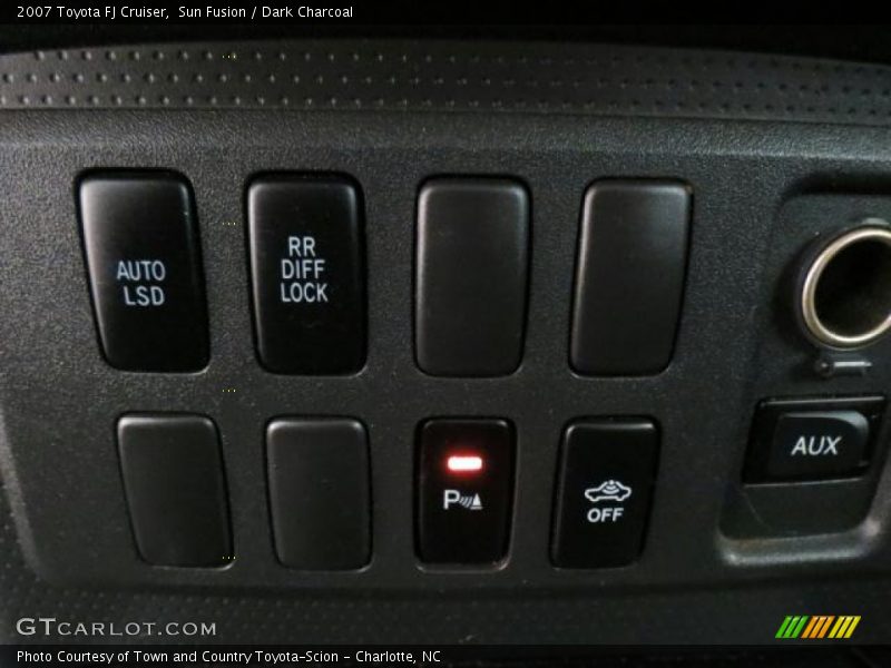 Controls of 2007 FJ Cruiser 