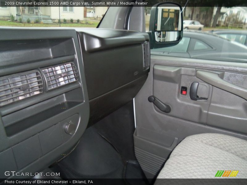 Summit White / Medium Pewter 2009 Chevrolet Express 1500 AWD Cargo Van