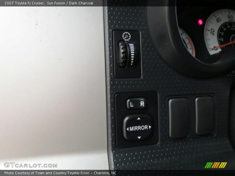 Controls of 2007 FJ Cruiser 