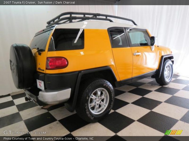 Sun Fusion / Dark Charcoal 2007 Toyota FJ Cruiser