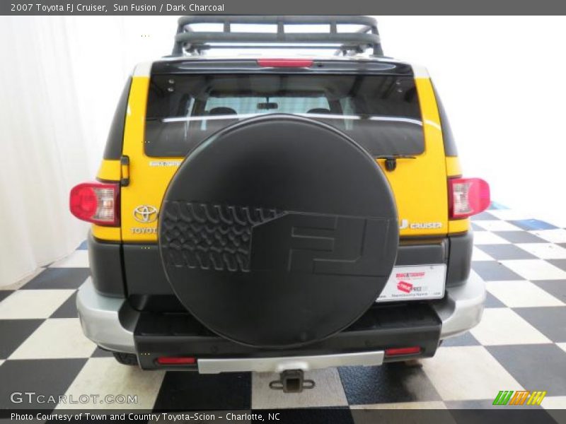 Sun Fusion / Dark Charcoal 2007 Toyota FJ Cruiser