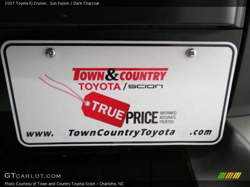 Sun Fusion / Dark Charcoal 2007 Toyota FJ Cruiser