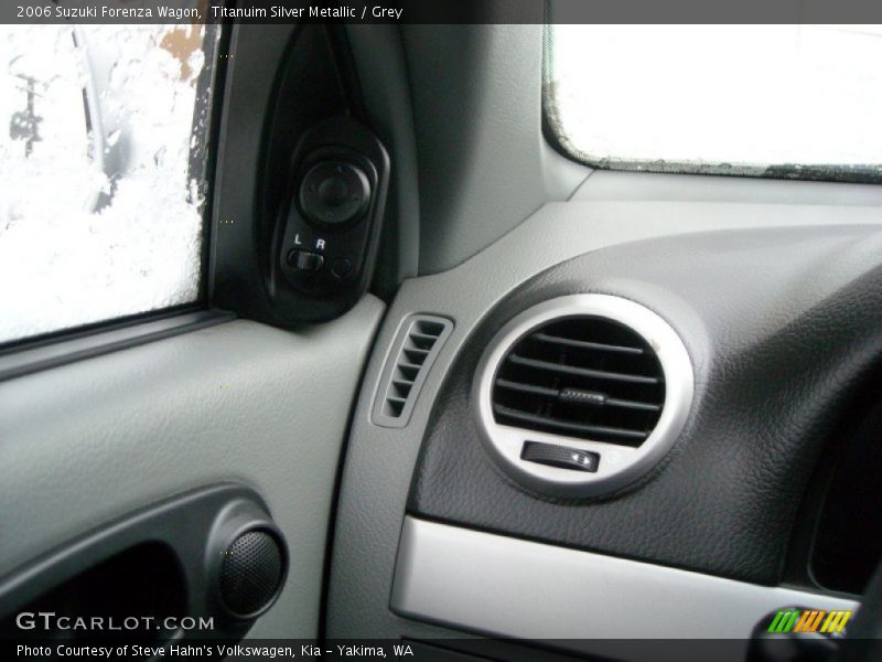 Titanuim Silver Metallic / Grey 2006 Suzuki Forenza Wagon