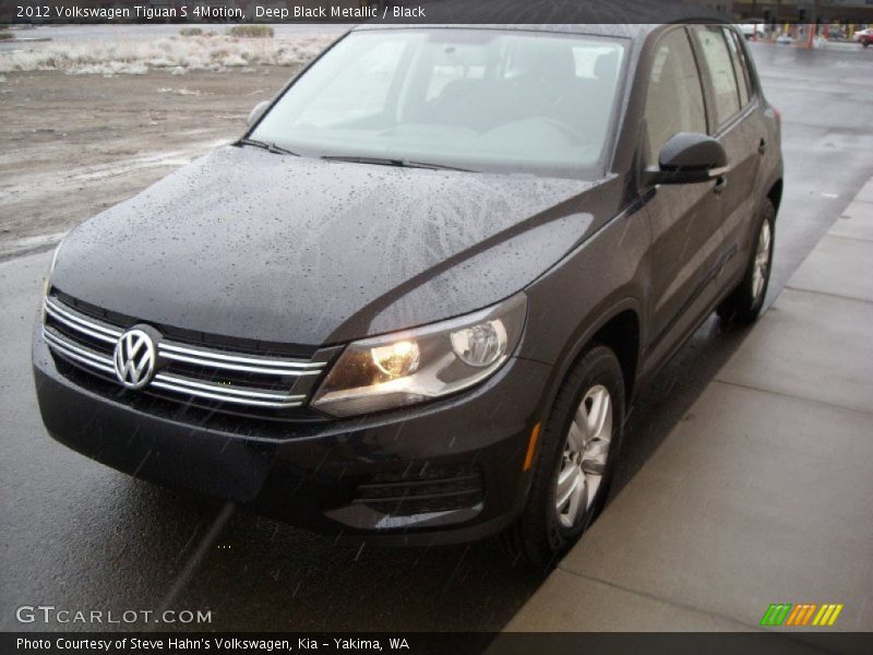Deep Black Metallic / Black 2012 Volkswagen Tiguan S 4Motion