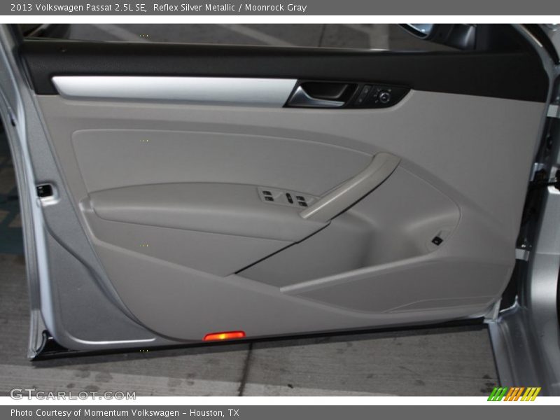 Reflex Silver Metallic / Moonrock Gray 2013 Volkswagen Passat 2.5L SE