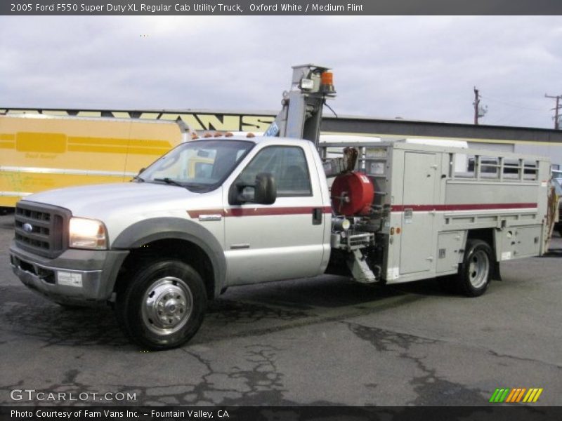 Oxford White / Medium Flint 2005 Ford F550 Super Duty XL Regular Cab Utility Truck