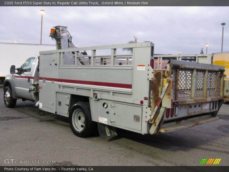 Oxford White / Medium Flint 2005 Ford F550 Super Duty XL Regular Cab Utility Truck
