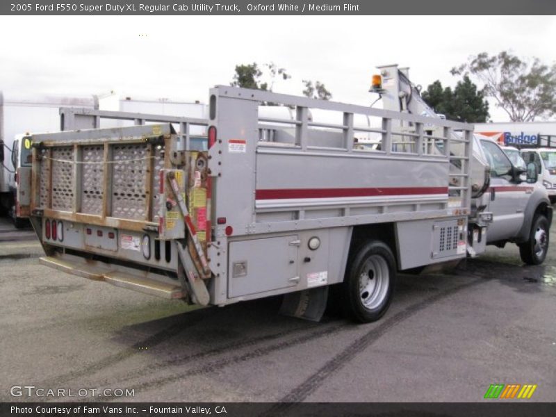 Oxford White / Medium Flint 2005 Ford F550 Super Duty XL Regular Cab Utility Truck