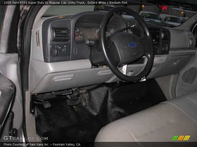 Oxford White / Medium Flint 2005 Ford F550 Super Duty XL Regular Cab Utility Truck