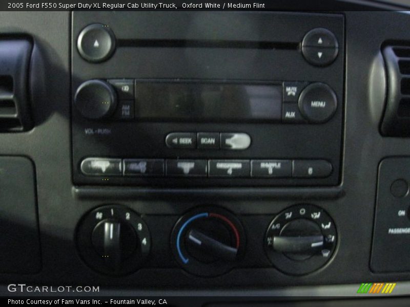 Oxford White / Medium Flint 2005 Ford F550 Super Duty XL Regular Cab Utility Truck