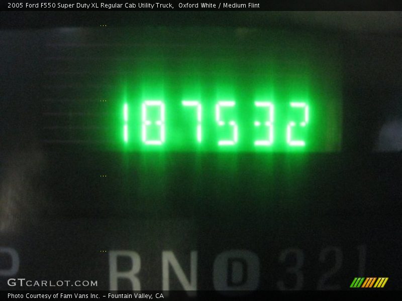 Oxford White / Medium Flint 2005 Ford F550 Super Duty XL Regular Cab Utility Truck