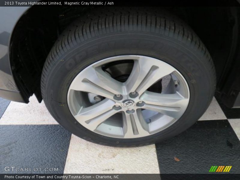 Magnetic Gray Metallic / Ash 2013 Toyota Highlander Limited